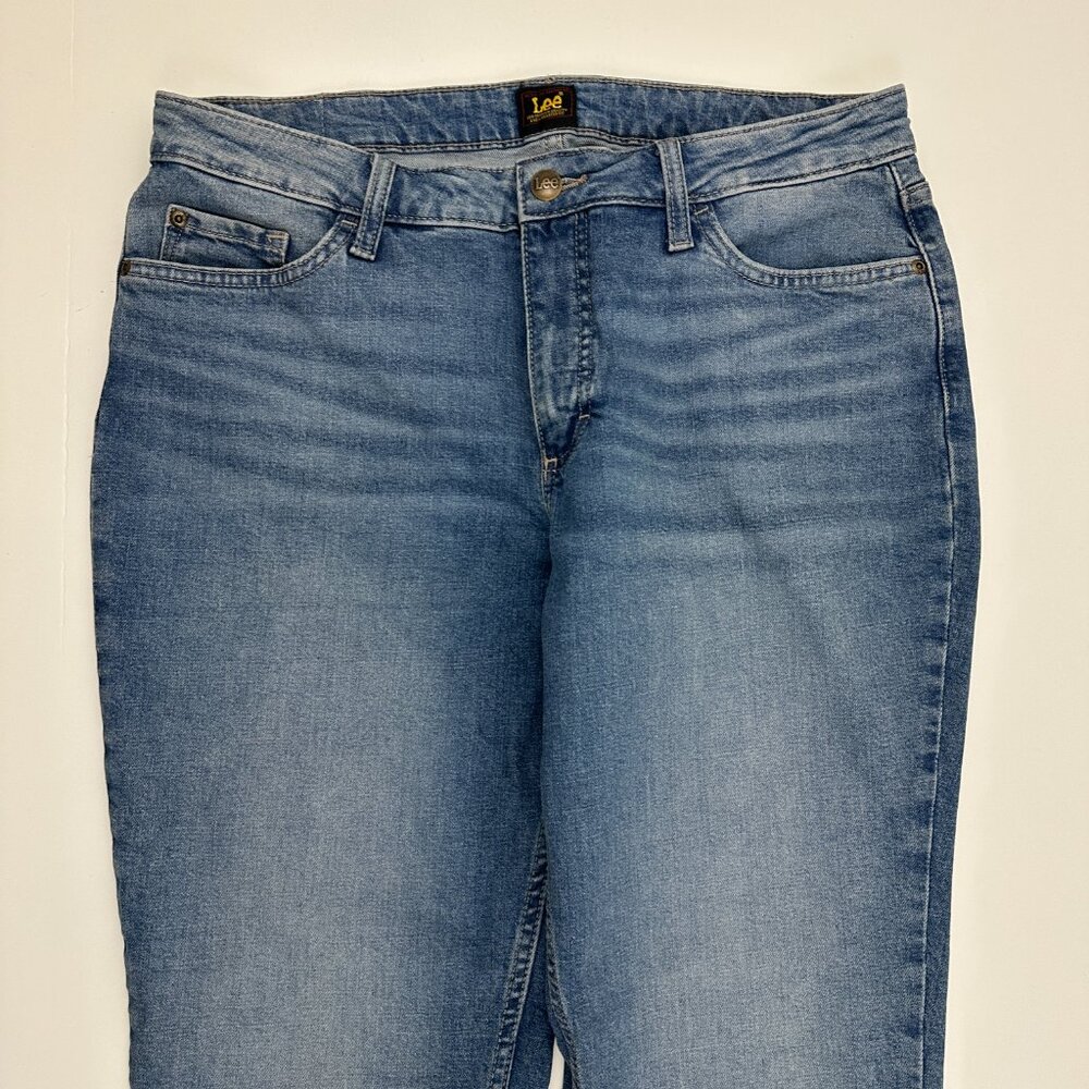 Lee Straight Leg Women's size 14 Medium Wash Blue Denim Jeans - Picture 2 of 4
